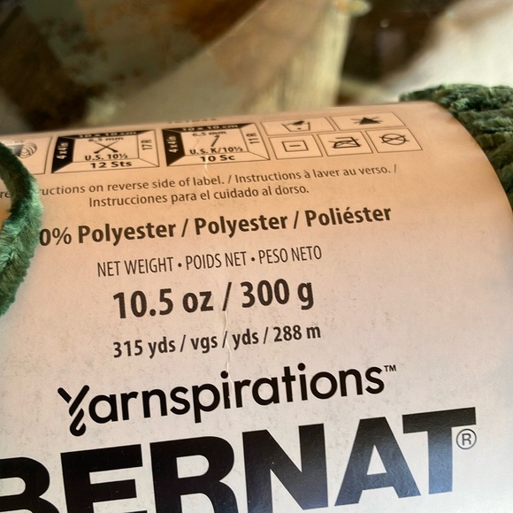 Lot Velvet Yarn Accents Black and Green - Picture 7 of 9